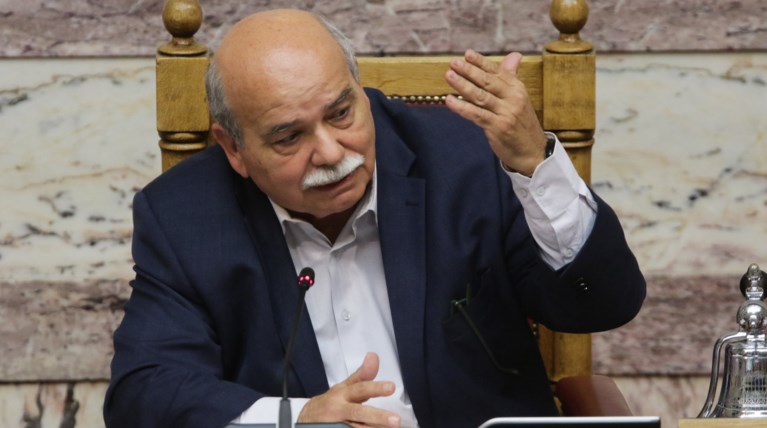 Ο Βούτσης καλεί τον Δημήτρη Καμμένο να παραιτηθεί