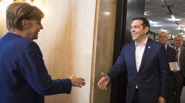 FT: Ο Τσίπρας έτοιμος για συμφωνία με την Μέρκελ στο μεταναστευτικό