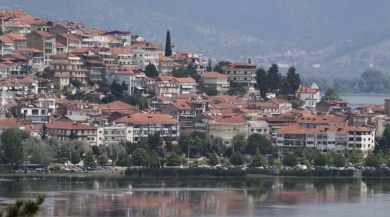 Χαμός στην Καστοριά: Ιδιοκτήτης σουβλατζίδικου ξυλοκόπησε εφοριακούς