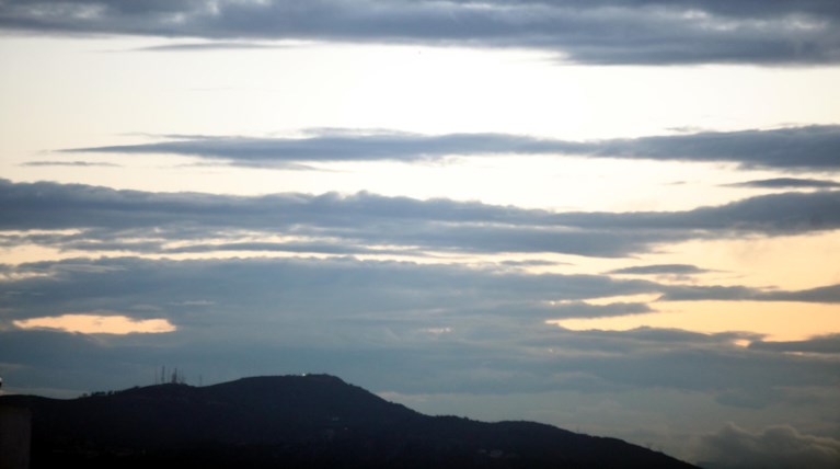 Βελτιωμένος ο καιρός με αραιές νεφώσεις και σποραδικές βροχές