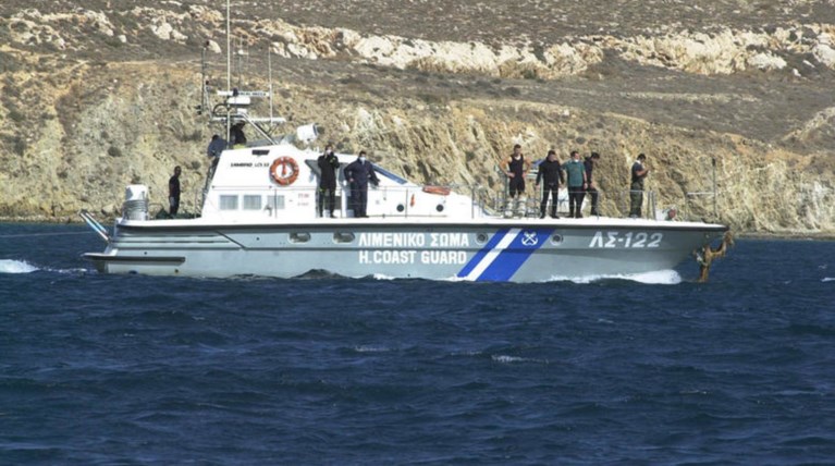 Χειροπέδες σε τρεις διακινητές μεταναστών ανοικτά της Καλαμάτας