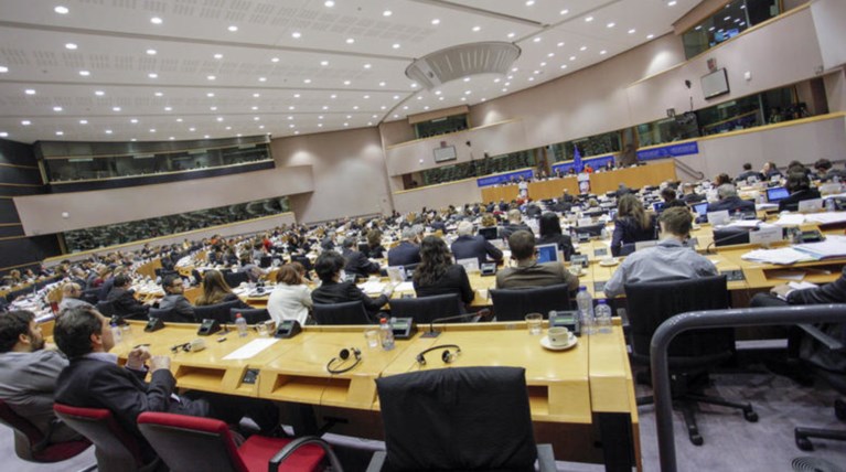 Η Ελλάδα, η αυστριακή προεδρία και το μεταναστευτικό στην ολομέλεια
