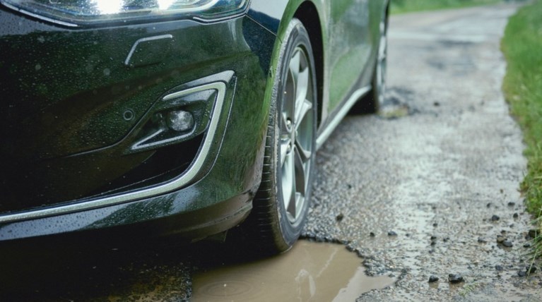 Το νέο Ford Focus «βλέπει» τις λακκούβες και αντιδρά!