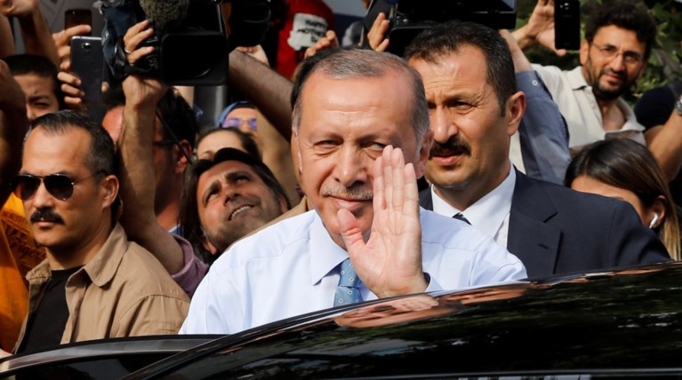 Παντοδύναμος ο Ερντογάν- Στα χέρια του και επίσημα όλες οι εξουσίες