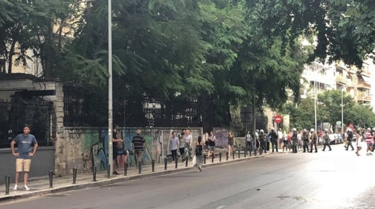 Θεσσαλονίκη: Επεισόδια μεταξύ διαδηλωτών για τη Μακεδονία & αντιεξουσιαστών