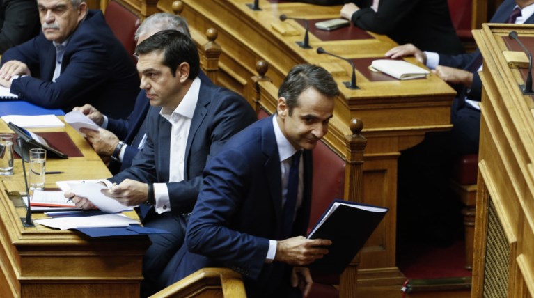 Στα άκρα η σύγκρουση Τσίπρα-Μητσοτάκη με προσωπικές επιθέσεις