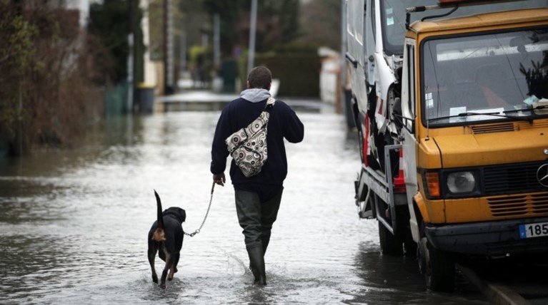 Γαλλία: Eνας νεκρός και σημαντικές ζημιές από ισχυρές καταιγίδες