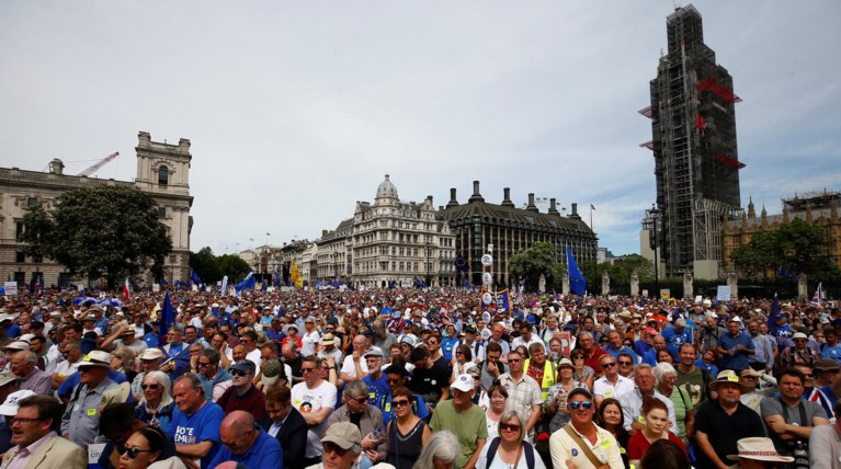 DW: Μέτωπο μεγάλων εταιρειών κατά του σκληρού Brexit