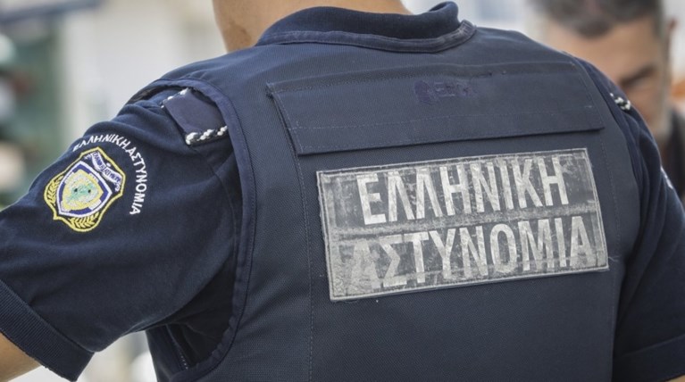 Απάτη σε βάρος καταστήματος με προπληρωμένες κάρτες για διαδικτυακές αγορές