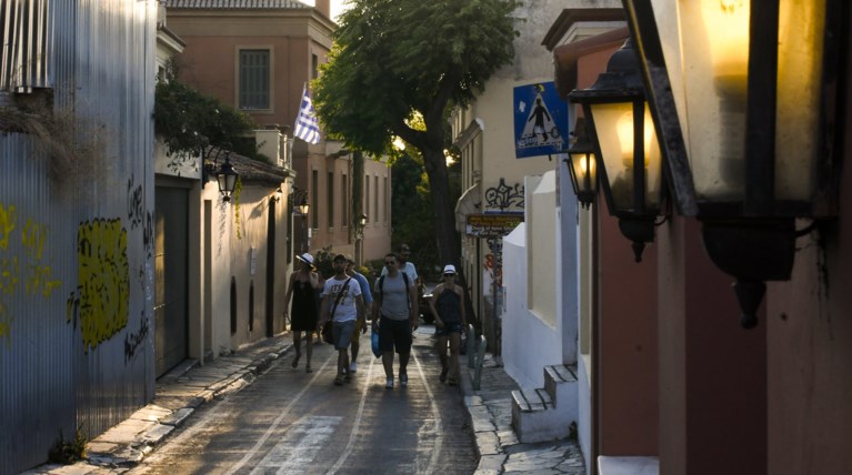 Περίπατος στην Πλάκα γεμάτος ιστορίες αγάπης