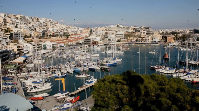 Αναστέλλονται με τροπολογία κατεδαφίσεις καταστημάτων στο Μικρολίμανο