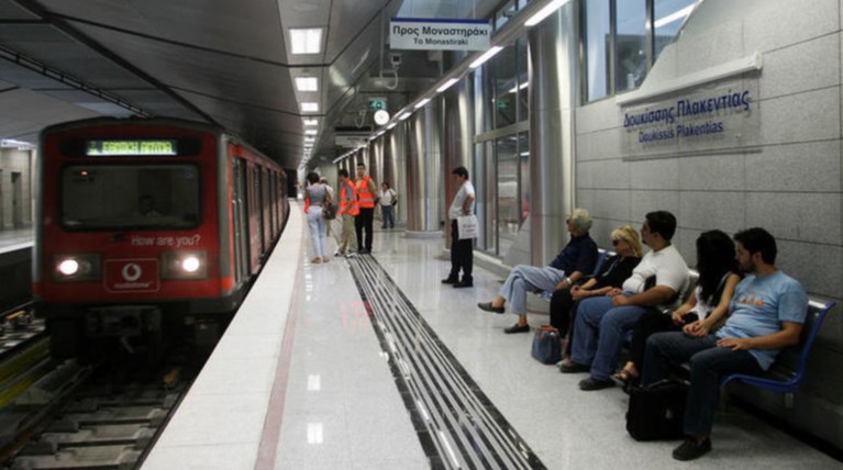 Στάση εργασίας στο Μετρό 11 το πρωί με 5 το απόγευμα