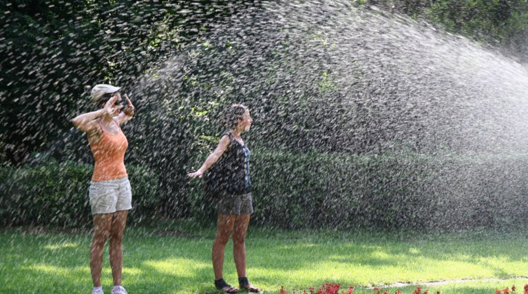 Καιρός: Zέστη με την θερμοκρασία στους 34 βαθμούς
