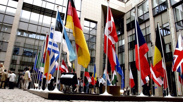 Συνεργασία με τη Λιβύη στο μεταναστευτικό επιδιώκει η ΕΕ