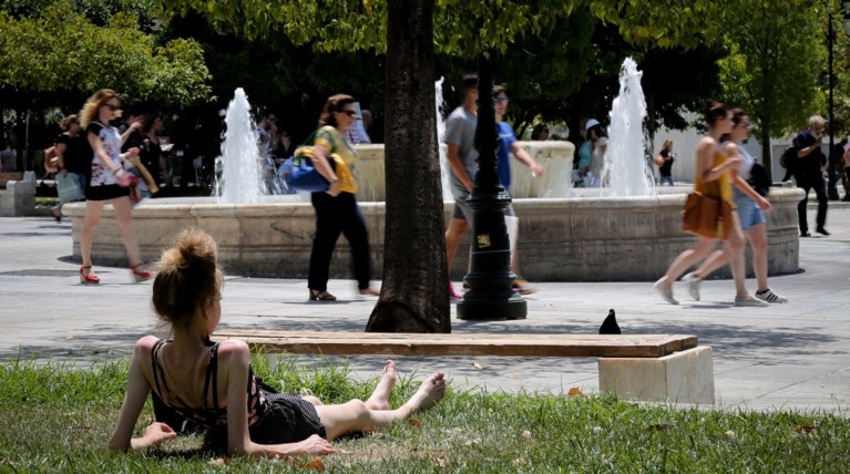 Έρχεται ο πρώτος καύσωνας του φετινού καλοκαιριού
