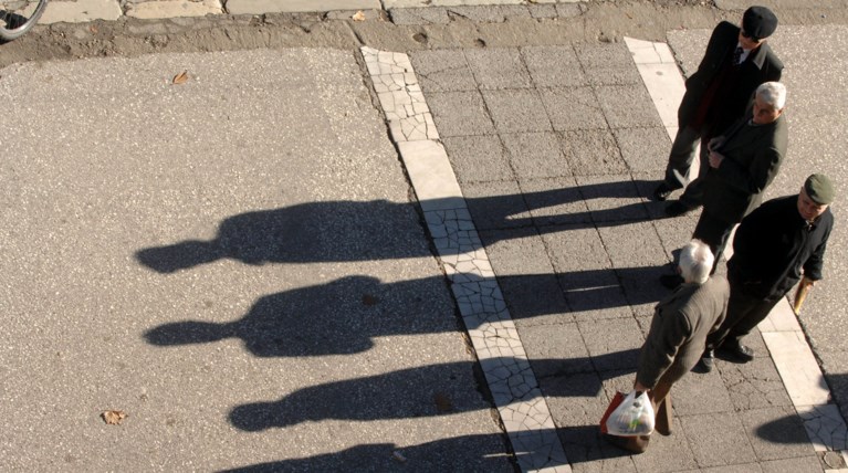 Μύθοι και αλήθειες για τις περικοπές των συντάξεων