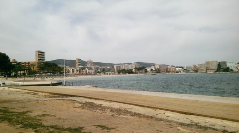 Ισπανία: Ανησυχία για το φαινόμενο "balconing"