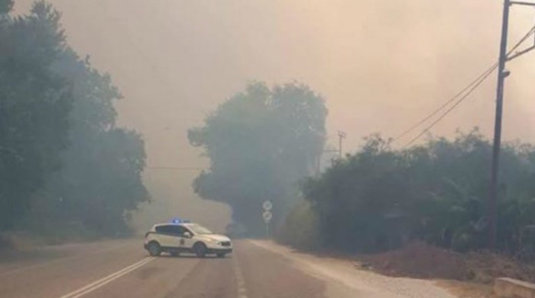 Ανεξέλεγκτη  φωτιά στα Χανιά, πνέουν δυνατοί άνεμοι ΕΙΚΟΝΕΣ