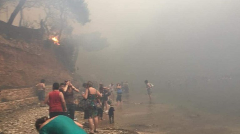 Ραφήνα: Φτάνουν συνεχώς πλοία με διασωθέντες