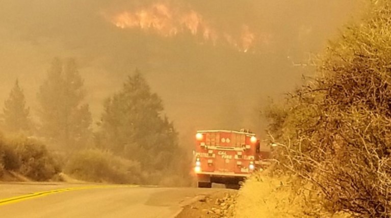 Μαζικές εκκενώσεις οικισμών στην Καλιφόρνια λόγω πυρκαγιών