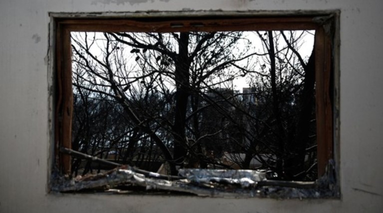 Παραιτήθηκαν δύο αντιδήμαρχοι Μαραθώνα για τις φονικές πυρκαγιές