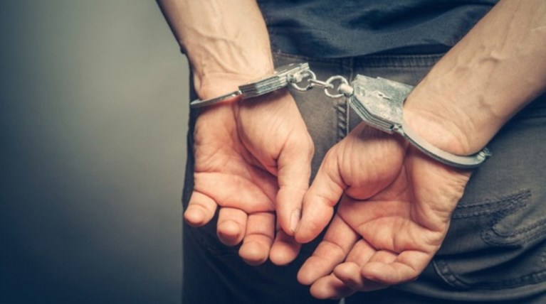 Εκλεβαν ηλικιωμένους προσποιούμενοι υπαλλήλους της ΔΕΗ