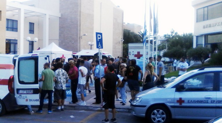 Όλη η λίστα των γιατρών που προσφέρουν αφιλοκερδώς στους πληγέντες