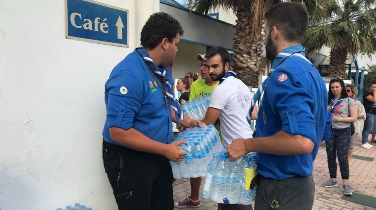Οι Πρόσκοποι δίπλα τους πυρόπληκτους