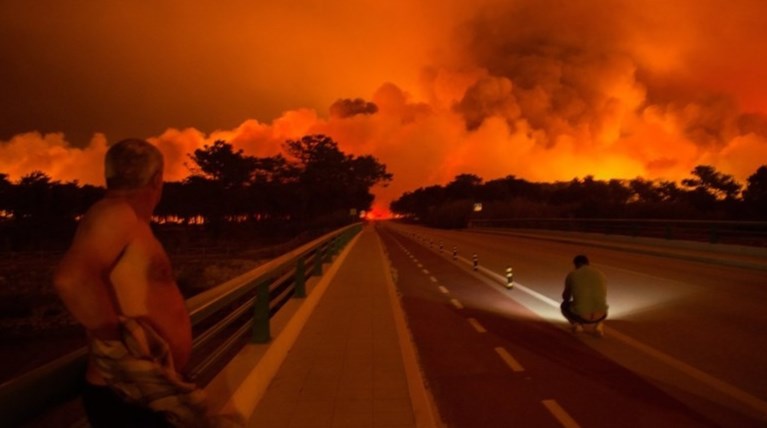 Independent: Έτσι απέτυχε η ακροδεξιά να εκμεταλλευθεί τις φωτιές στο Μάτι