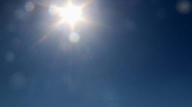 Έως 34 βαθμούς η θερμοκρασία, πιθανότητα τοπικών βροχών