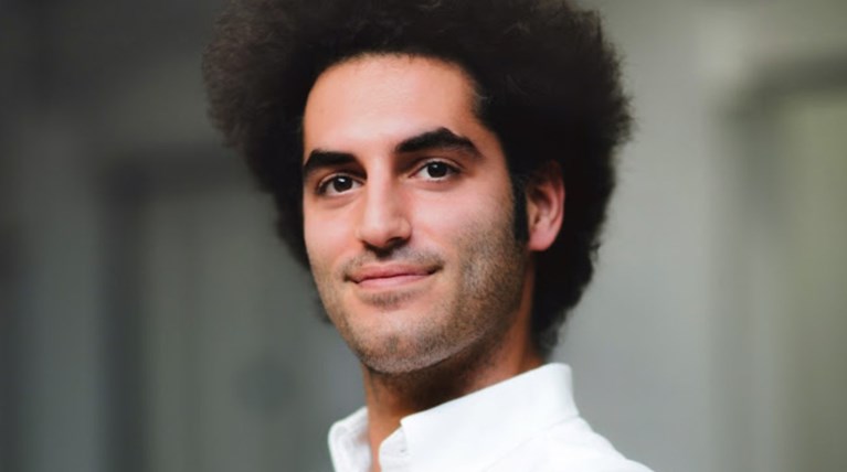 Ο Έλληνας που έφτιαξε το σύστημα που «διαβάζει» τα χείλη, για τους κωφούς