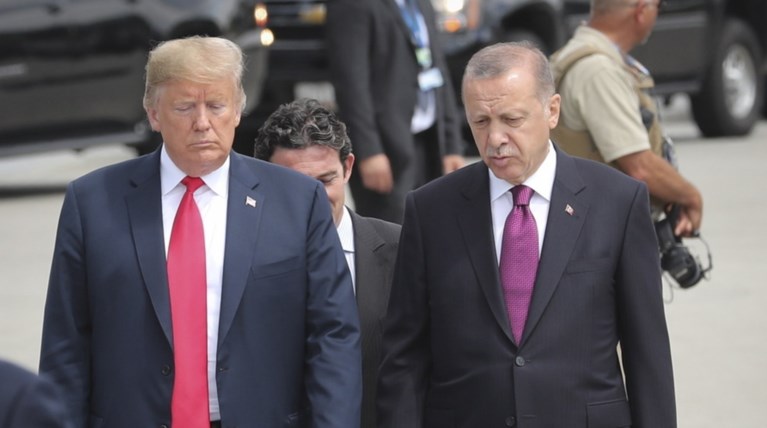 Η Τουρκία απειλεί τις ΗΠΑ για αντίποινα μετά τις κυρώσεις