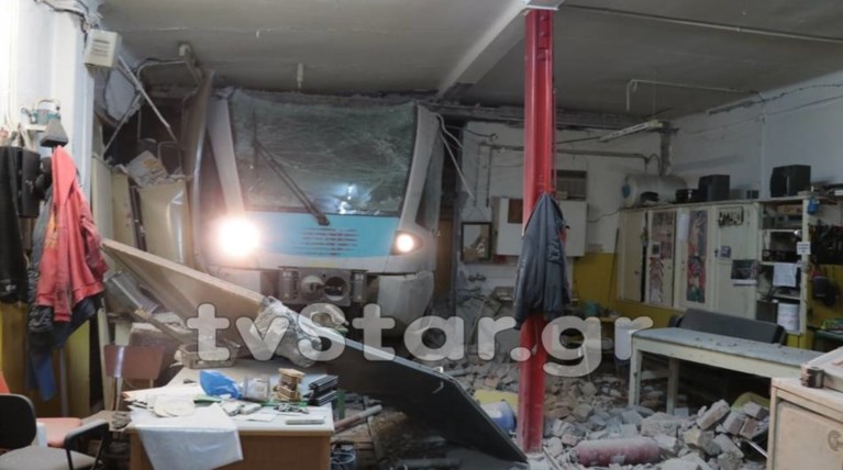 Εκτροχιάστηκε τρένο στη Λαμία, μία τραυματίας [φωτογραφίες]