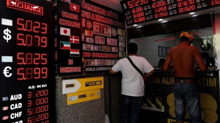 Bloomberg: H οικονομία της Τουρκίας μπορεί να τεθεί "εκτός ελέγχου"