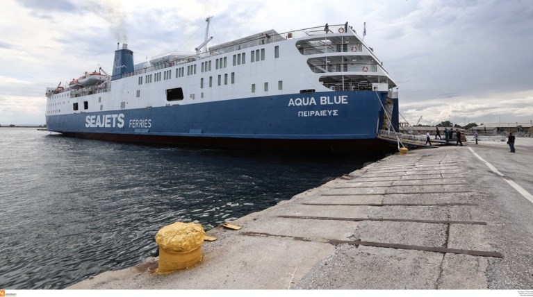 Χωρίς τραυματίες η πρόσκρουση του Aqua Blue στον προβλήτα της Σκιάθου