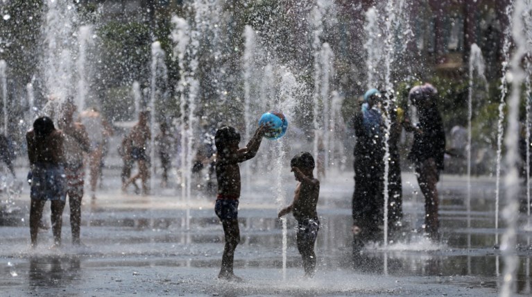 Επιμένει ο καύσωνας στην Ευρώπη, 47 βαθμοί στην Πορτογαλία