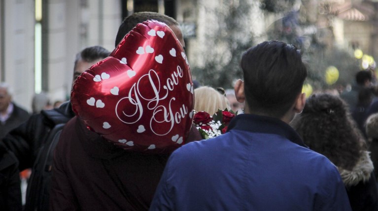 Απίστευτη έρευνα: Ποιοί είναι πιο άπιστοι, οι κοντοί ή οι ψηλοί άνδρες;