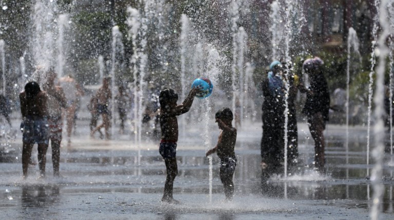 Οι τελευταίες ημέρες του καύσωνα στη Γαλλία - Αλλάζει ο καιρός