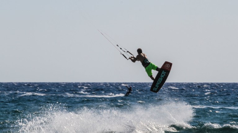Θερμοκρασία ως 37 βαθμούς, ισχυροί άνεμοι ως 8 μποφόρ