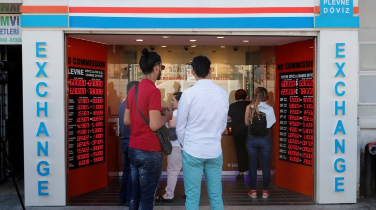 Ερευνα της τουρκικής εισαγγελίας για την ελεύθερη πτώση της λίρας