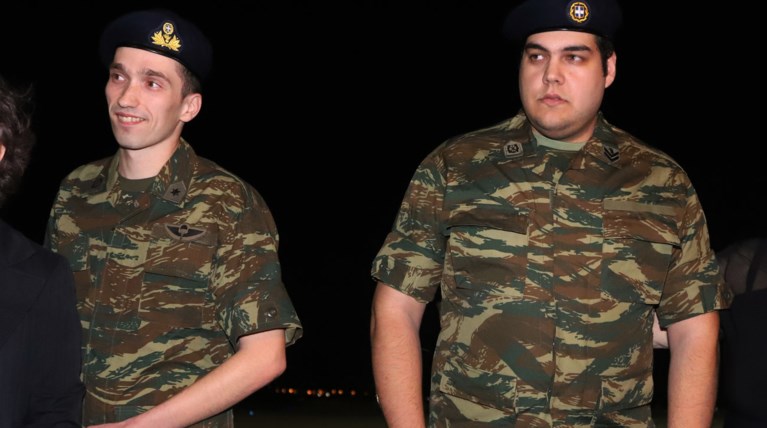 Έφυγαν απ'το νοσοκομείο οι Έλληνες στρατιωτικοί -επιστρέφουν στο σπίτι τους