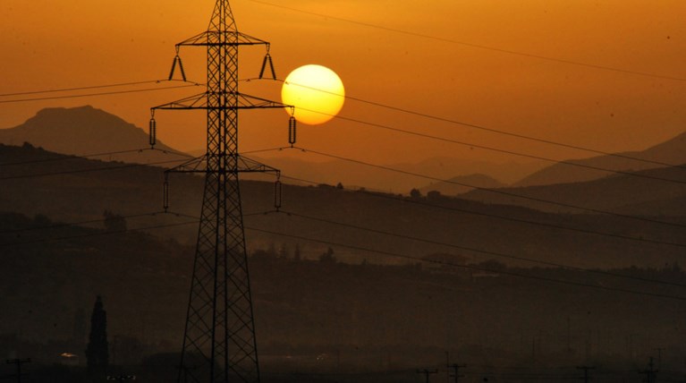 Συννεφιά, ζέστη, βροχές και αφρικανική σκόνη
