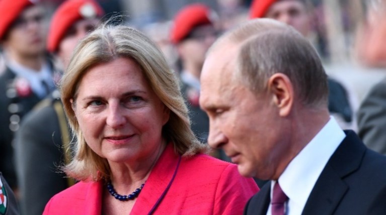 Το γαμήλιο δώρο του Πούτιν στον γάμο της υπουργού Εξωτερικών της Αυστρίας