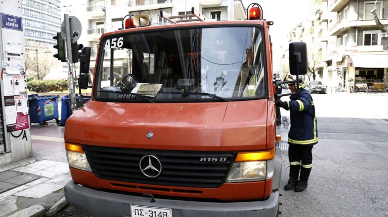 Υπό έλεγχο η πυρκαγιά σε ακατοίκητο σπίτι στη Νέα Φιλαδέλφεια