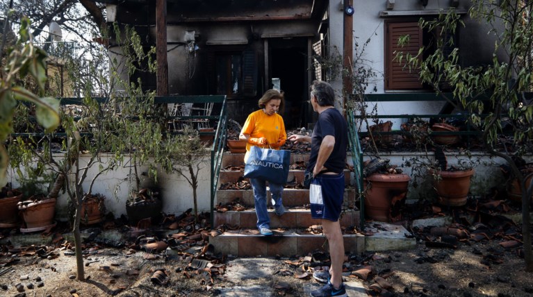 Πορεία πυρόπληκτων σε Βουλή και Περιφέρεια Αττικής