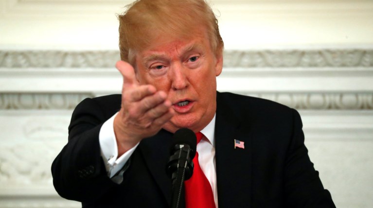 Τραμπ: Κατηγορεί Κίνα και Ευρώπη ότι χειραγωγούν τα νομίσματά τους