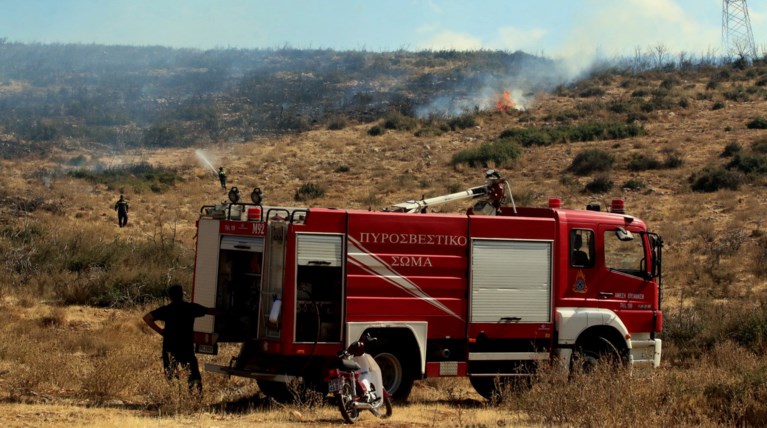 Υπό έλεγχο τέθηκε η φωτιά στα Κανάκια Σαλαμίνας