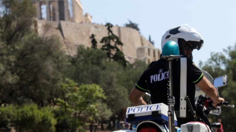 Εγκλημα στου Φιλοπάππου: Τον έσπρωξαν στον γκρεμό υπό την απειλή μαχαιριού