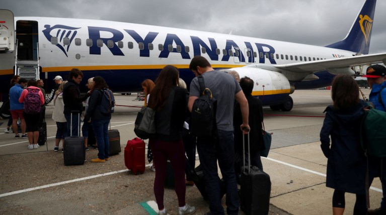 Ryanair: Tέλος η δωρεάν χειραποσκευή-πόσο θα χρεώνεται