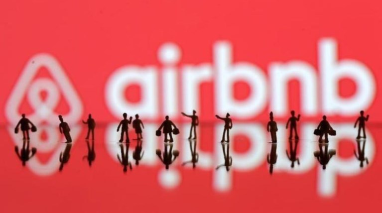 “Εμφύλιος” στις πολυκατοικίες λόγω AirBnb για πάρκινγκ και κοινόχρηστα